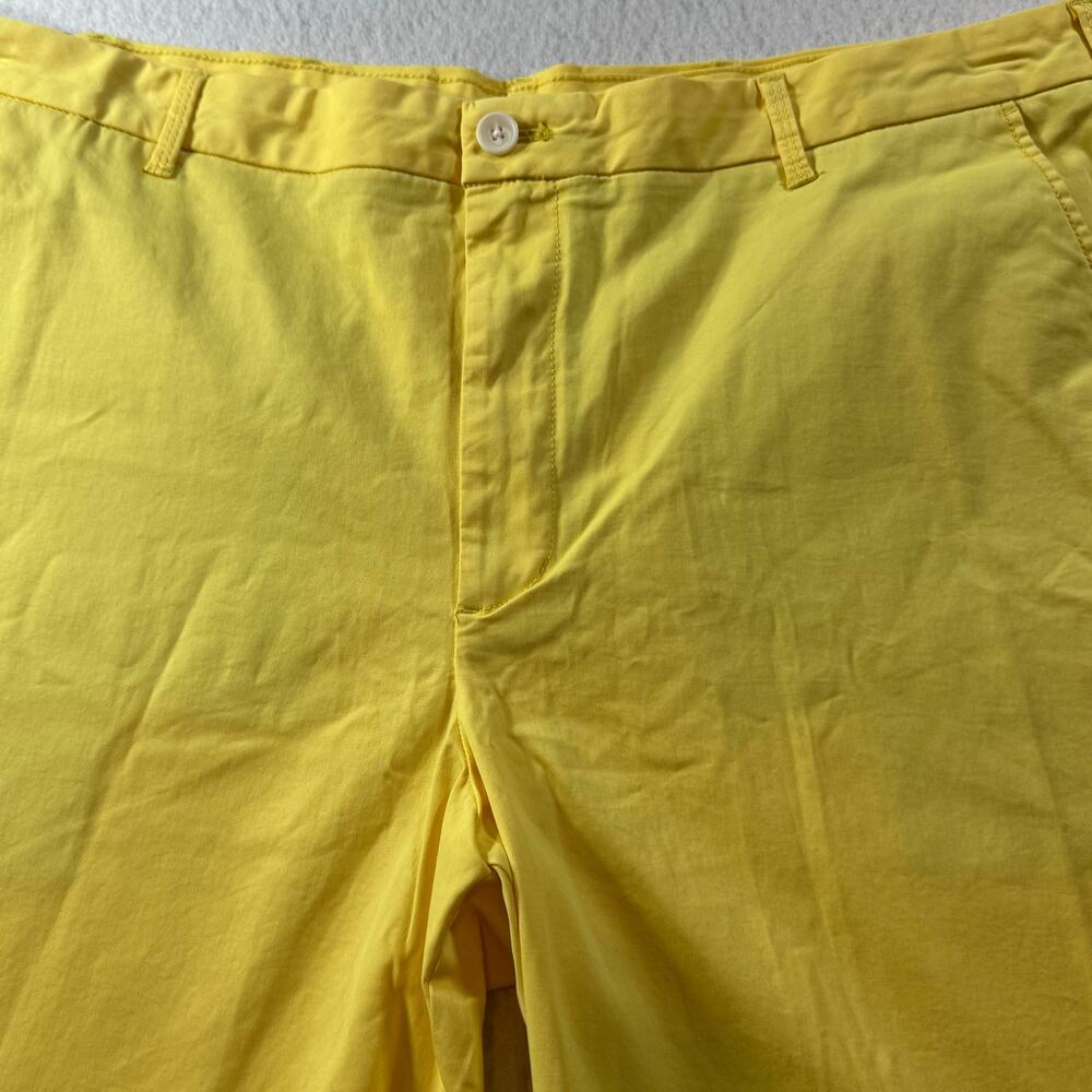 IZOD Saltwater Stretch Yellow Cream Shorts 42 New with Tags Golf Fishing Beach